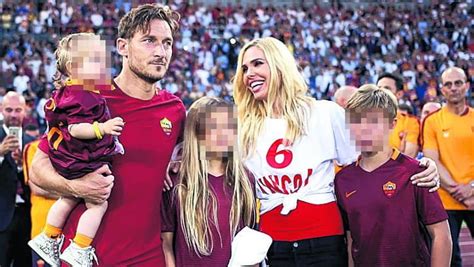 copertina giornale chanel totti|Il corpo di Chanel Totti in copertina, la famiglia e i  .